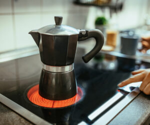 ¿Cuánto dura el café en la cafetera electrica?