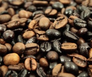 ¿Qué es más barato el café en grano o molido?